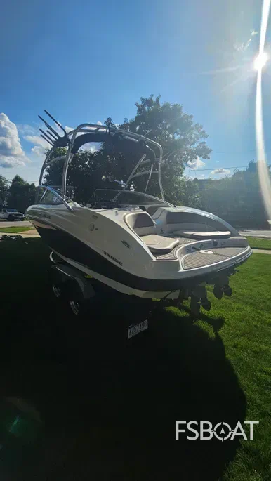 2010 Yamaha Boats AR210 - Media 4