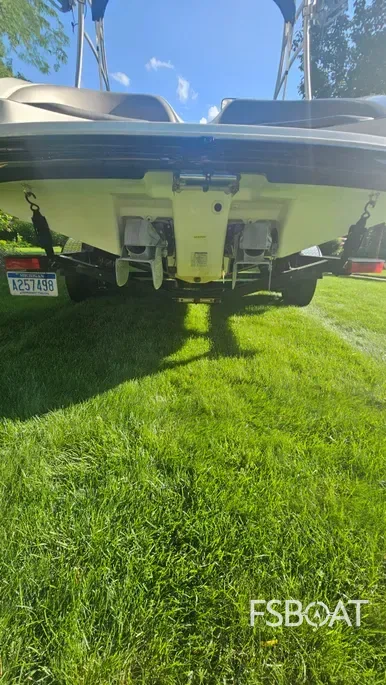 2010 Yamaha Boats AR210 - Media 3