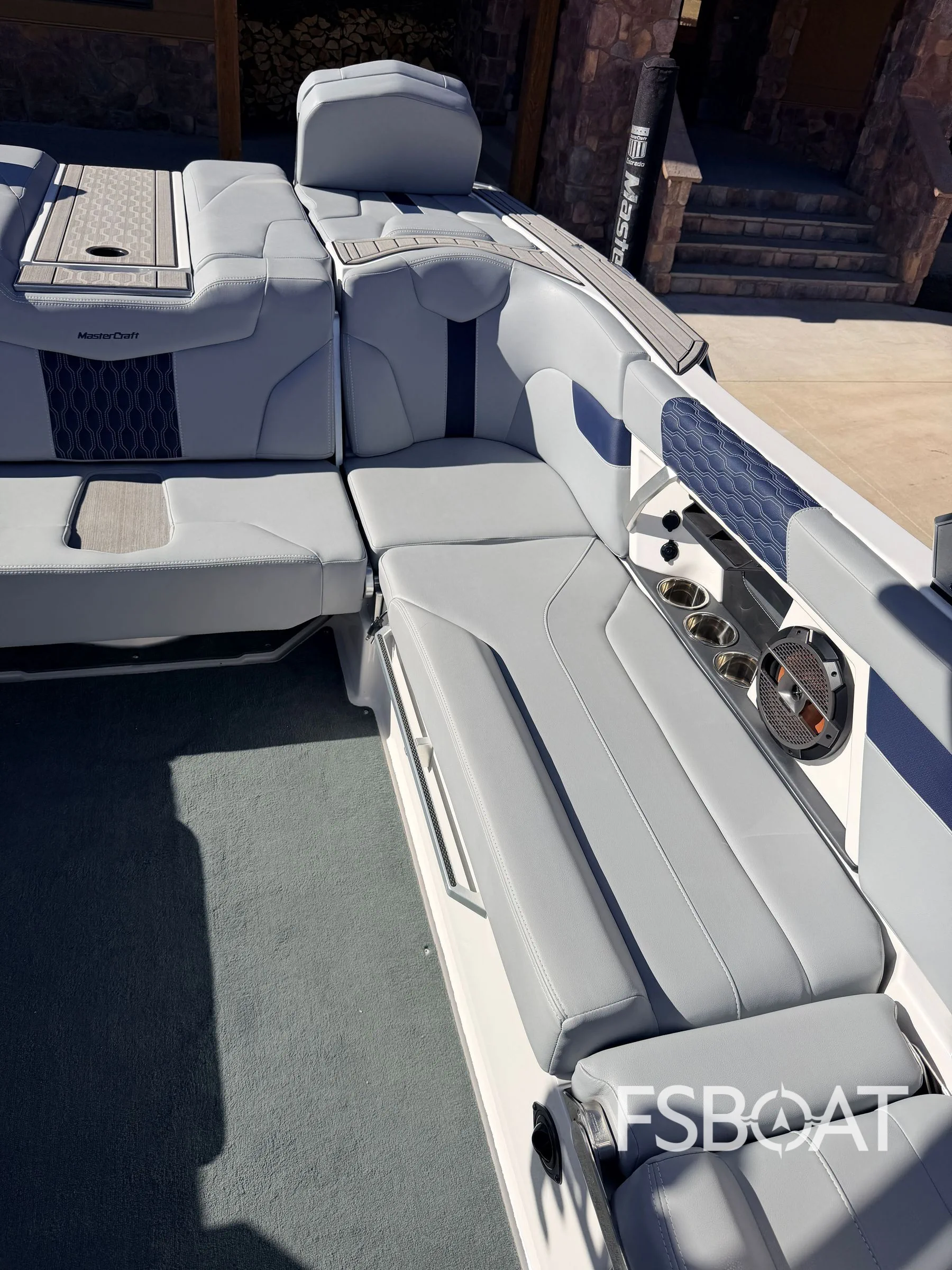 2022 MasterCraft XT24 - Media 17