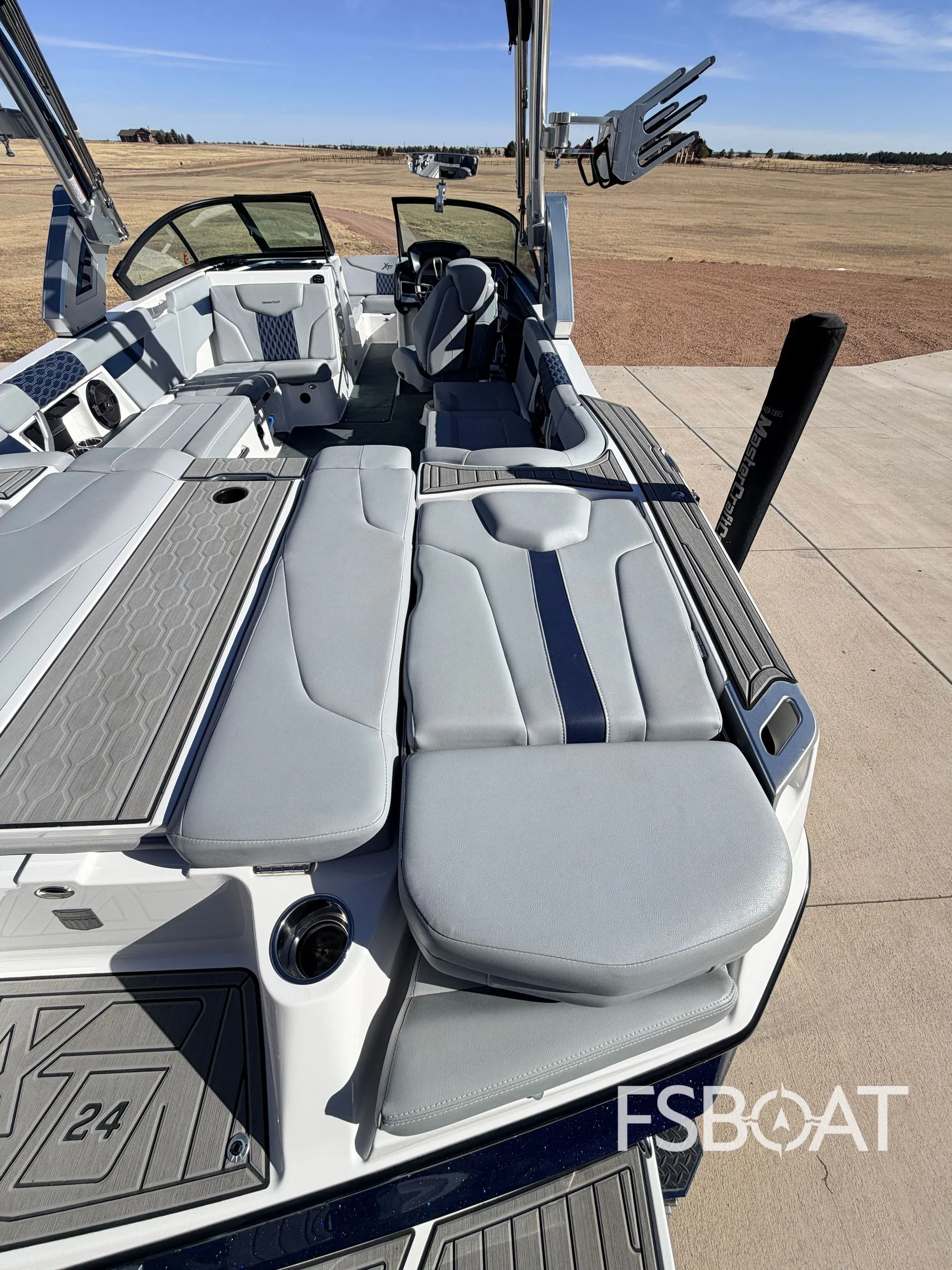 2022 MasterCraft XT24 - Media 13