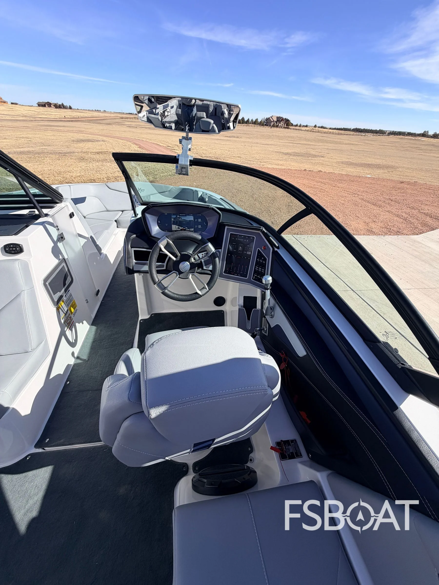 2022 MasterCraft XT24 - Media 19