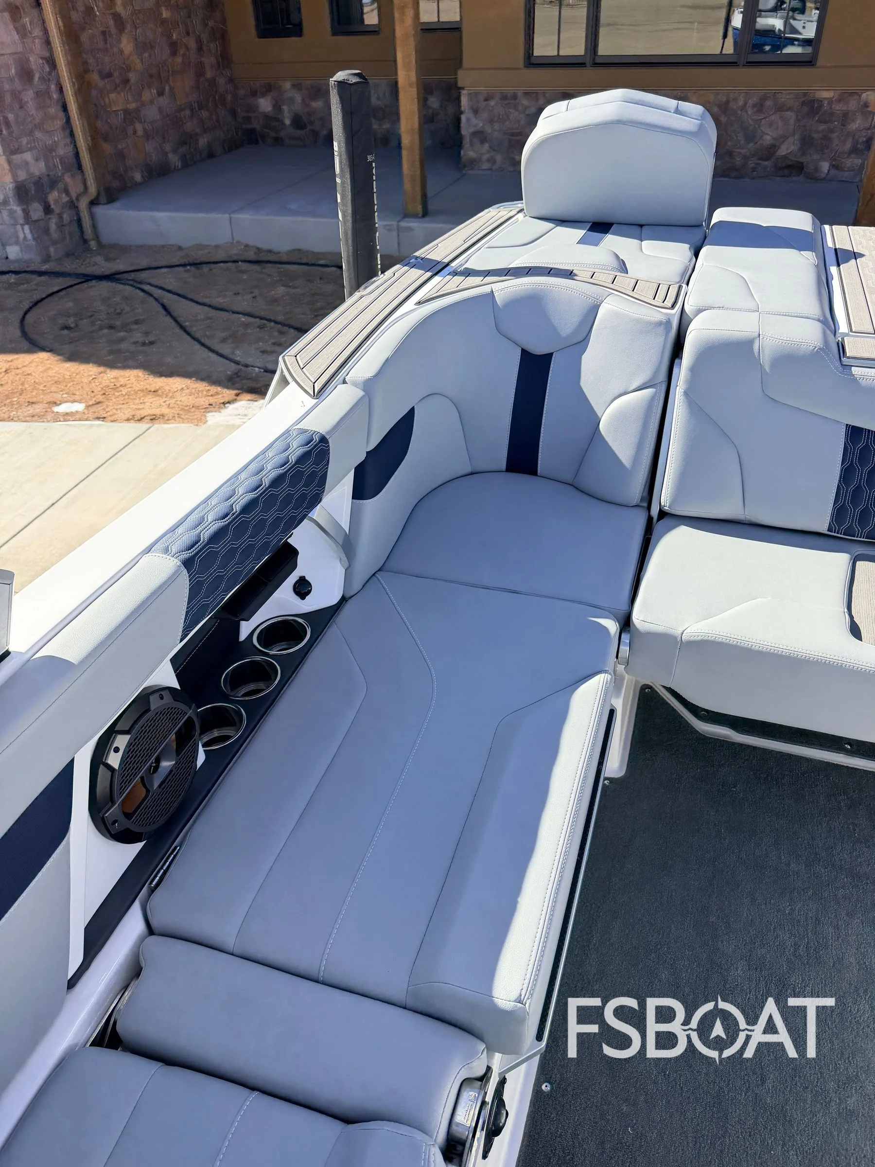 2022 MasterCraft XT24 - Media 14