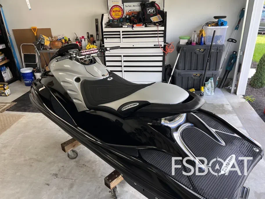 2001 Yamaha WaveRunner GP1200R - Media 3