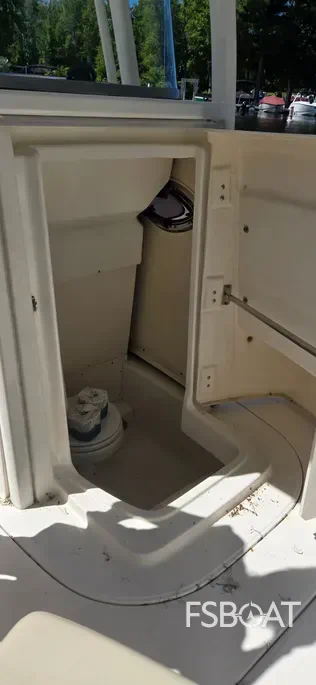 2016 Robalo R242 Center Console - Media 8