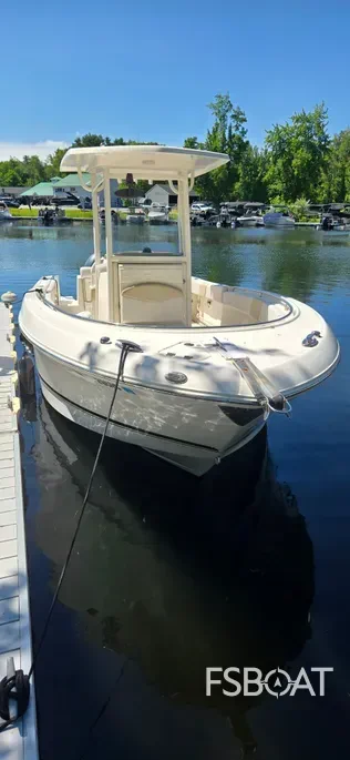 2016 Robalo R242 Center Console