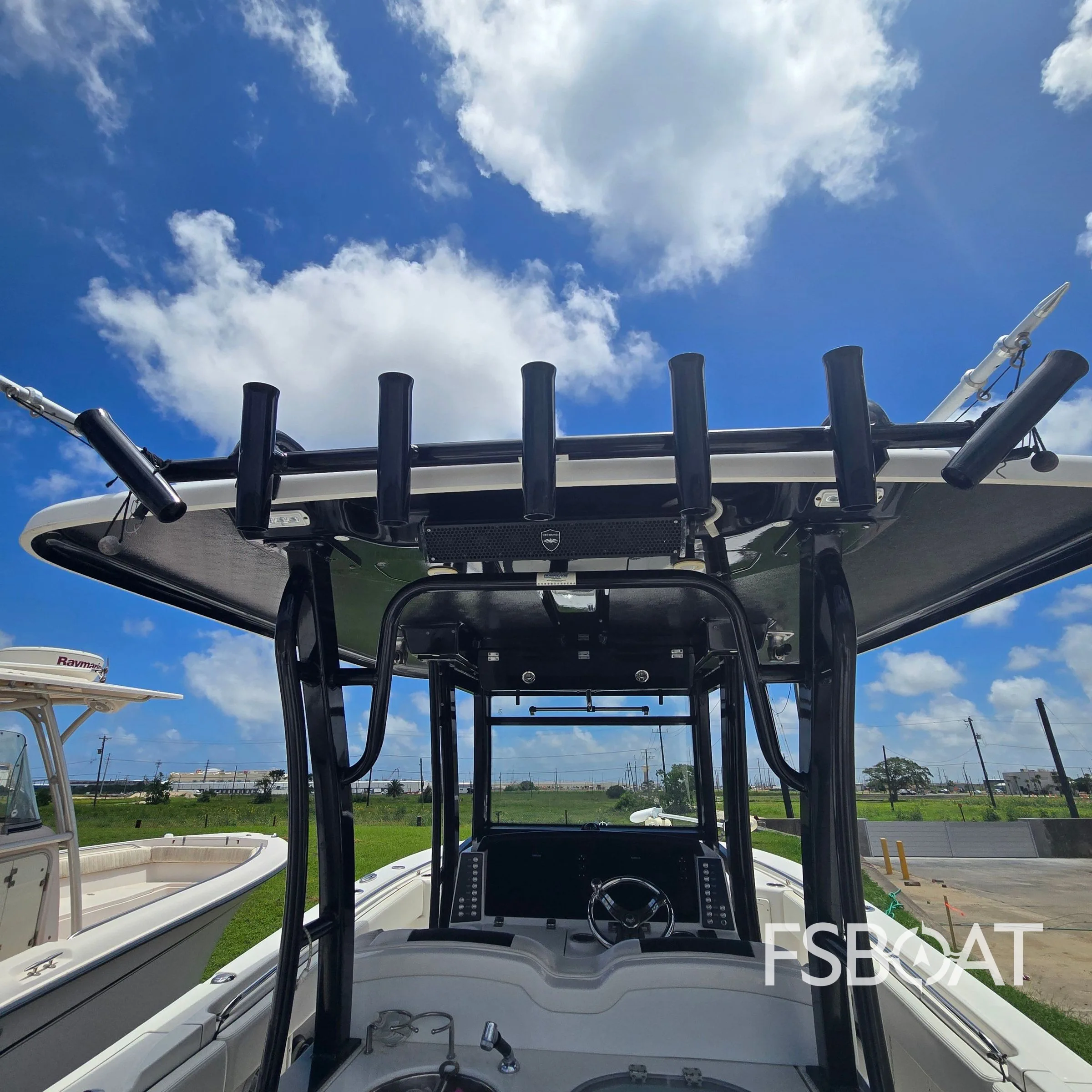 2018 Robalo R302 Center Console - Media 19