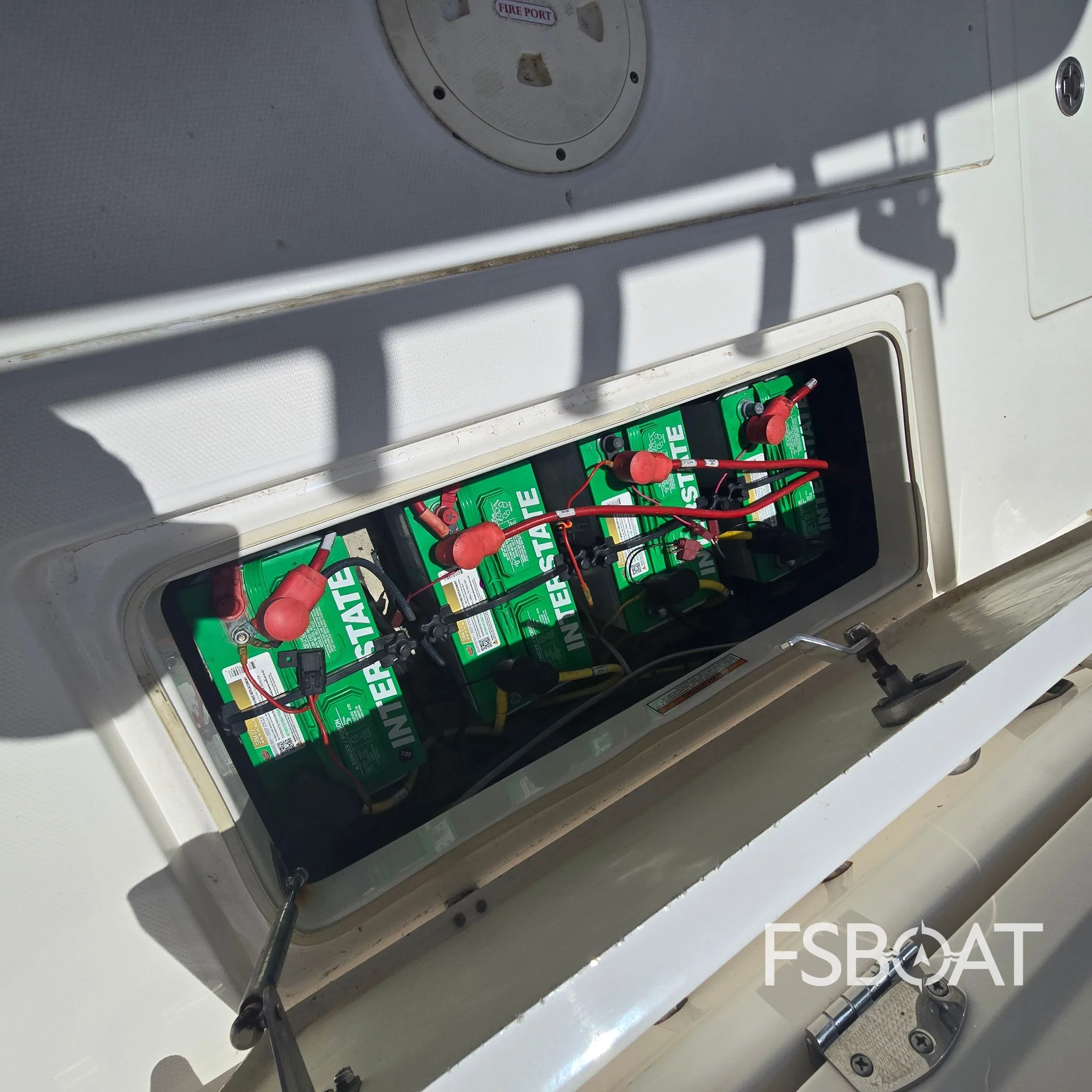 2018 Robalo R302 Center Console - Media 22