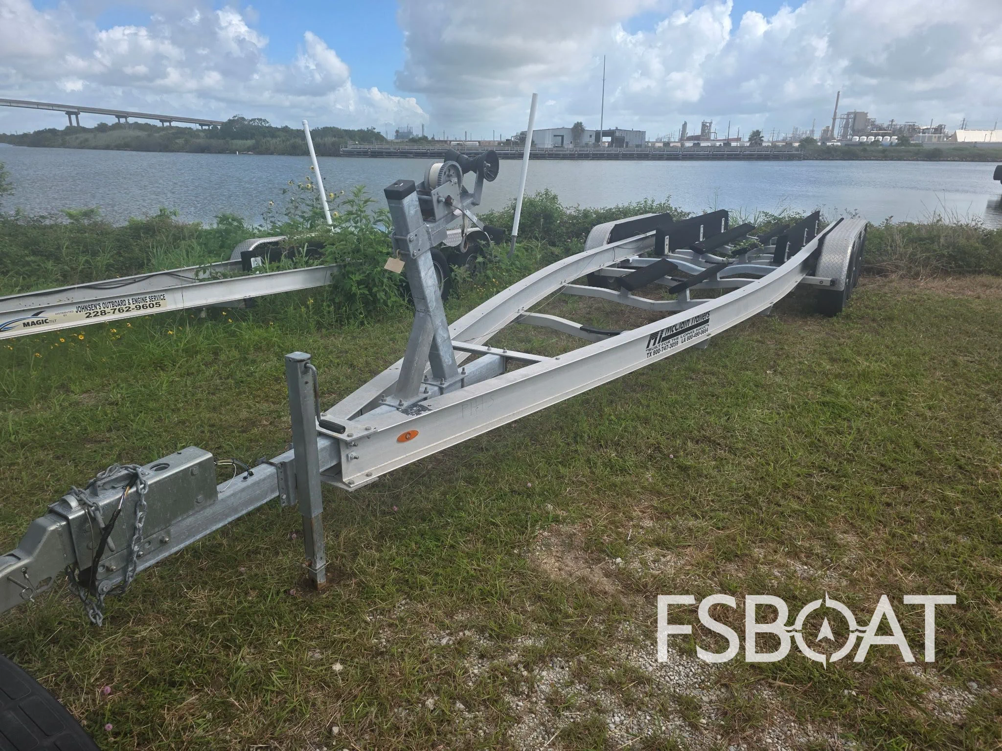 2018 Robalo R302 Center Console - Media 24