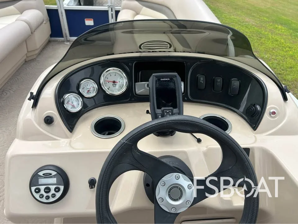 2015 Sun Tracker Party Barge 20 DLX - Media 7