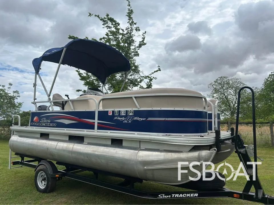 2015 Sun Tracker Party Barge 20 DLX - Media 2