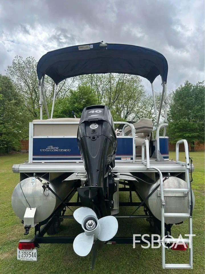 2015 Sun Tracker Party Barge 20 DLX - Media 4