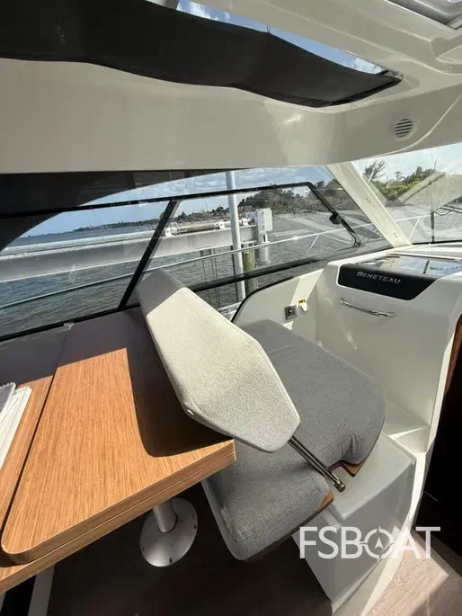 2020 Beneteau Antares 9 OB - Media 12