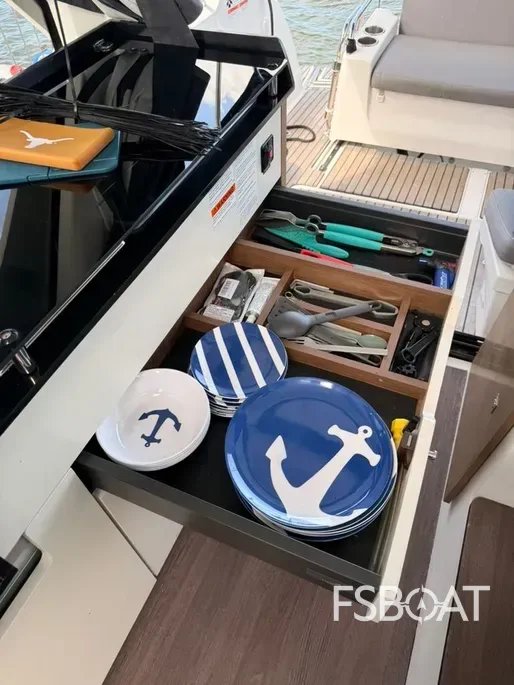 2020 Beneteau Antares 9 OB - Media 15