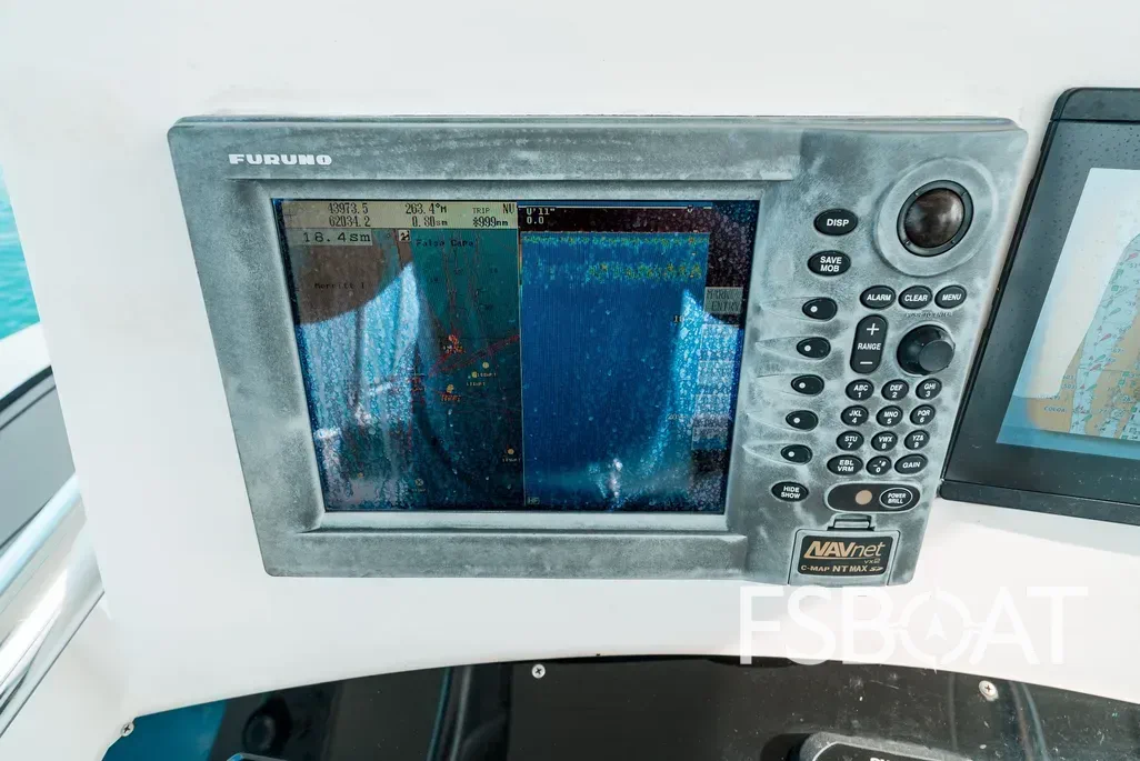 2006 Tempest Offshore 40 - Media 23