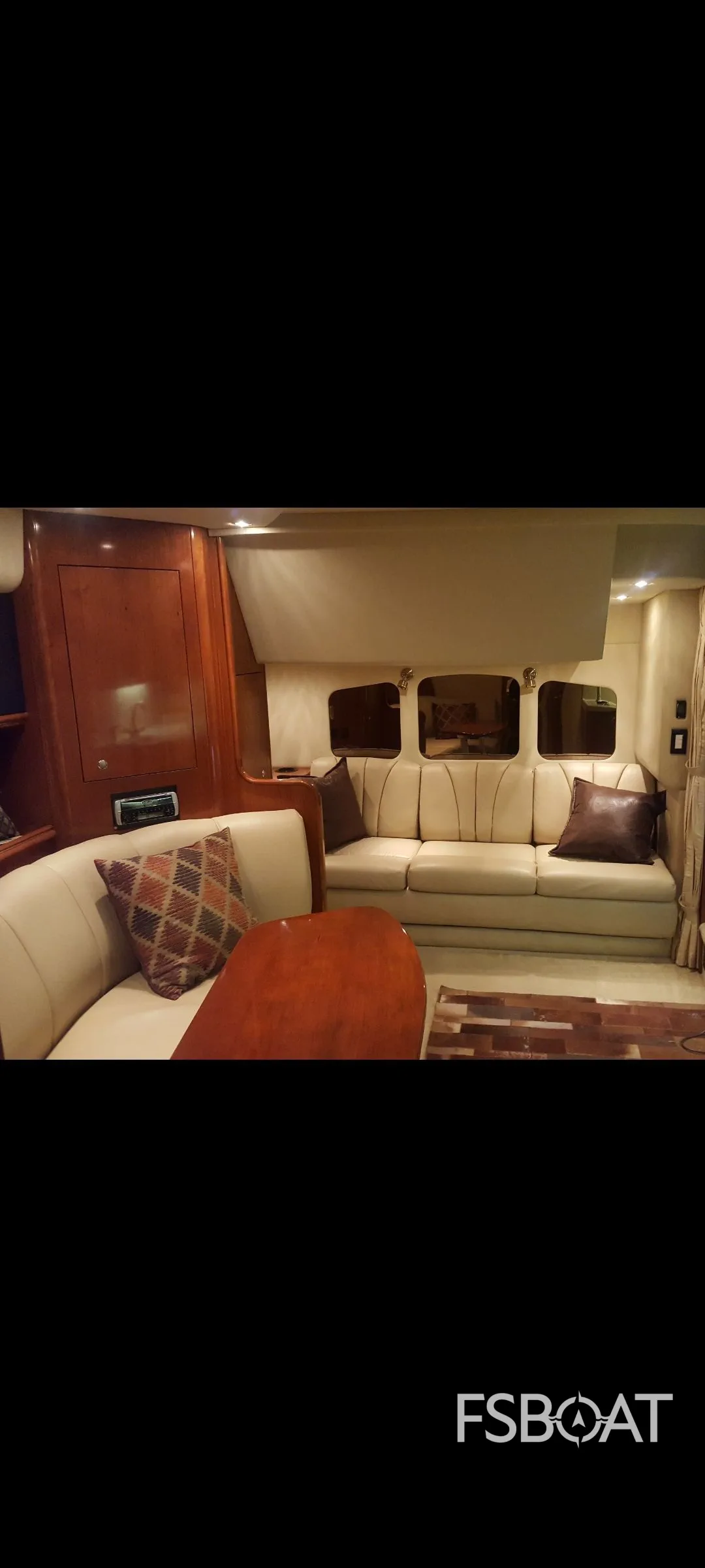 2004 Cruisers Yachts 370 Express - Media 5