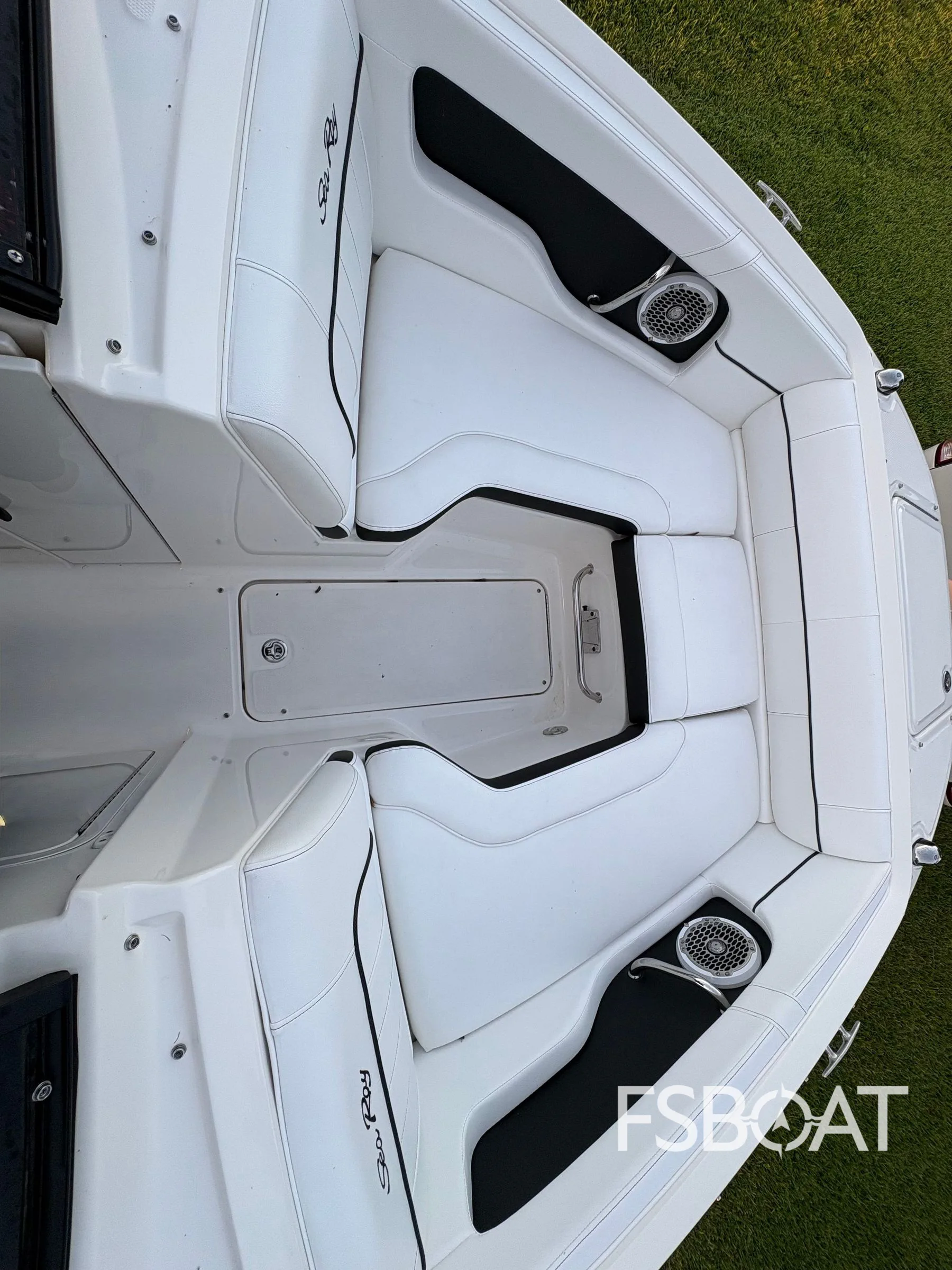 2014 Sea Ray 220 Sundeck Outboard - Media 15