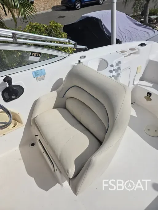 2004 Hurricane Sun Deck 237 - Media 10