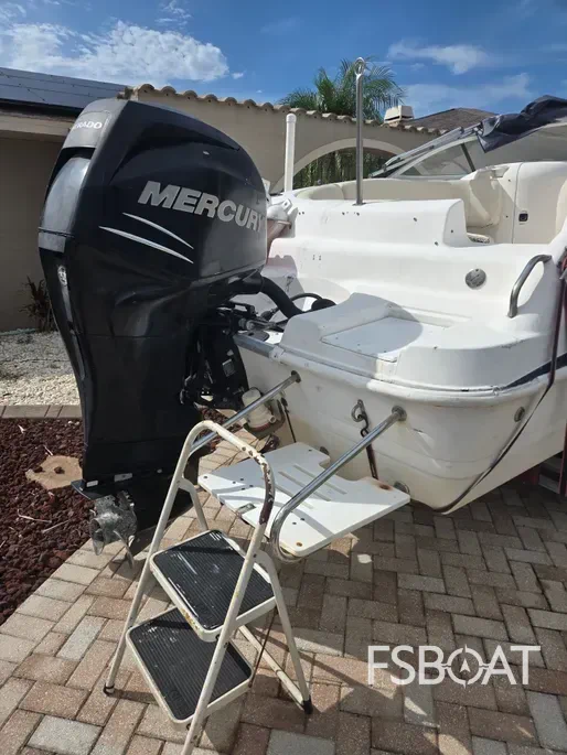 2004 Hurricane Sun Deck 237 - Media 3
