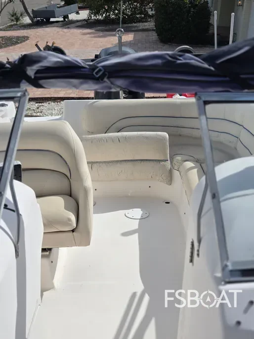 2004 Hurricane Sun Deck 237 - Media 16