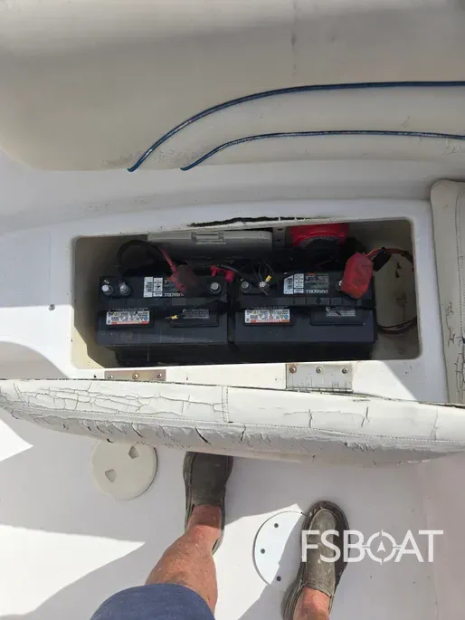2004 Hurricane Sun Deck 237 - Media 12