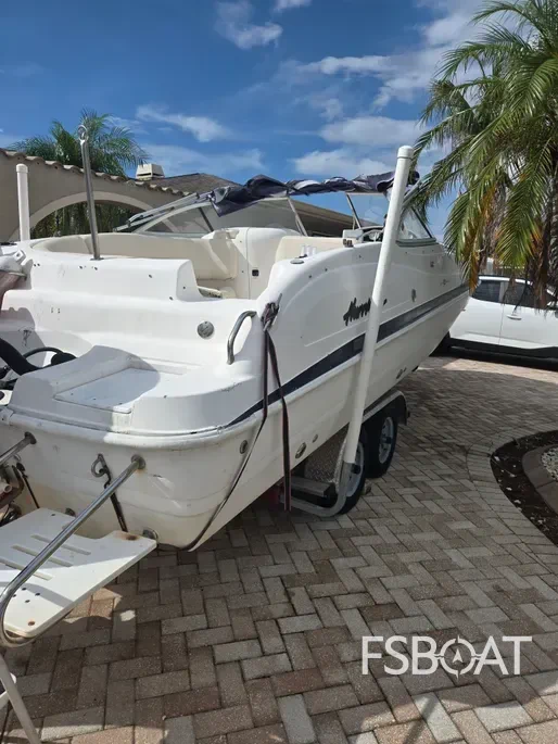 2004 Hurricane Sun Deck 237 - Media 4