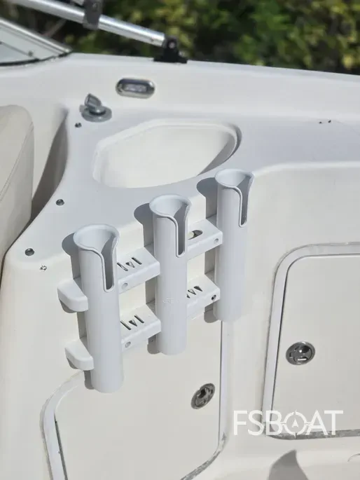 2004 Hurricane Sun Deck 237 - Media 13