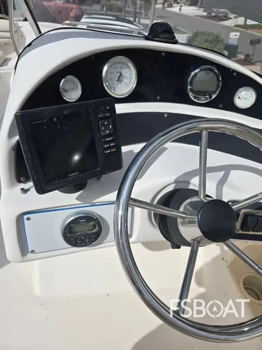 2004 Hurricane Sun Deck 237 - Media 9