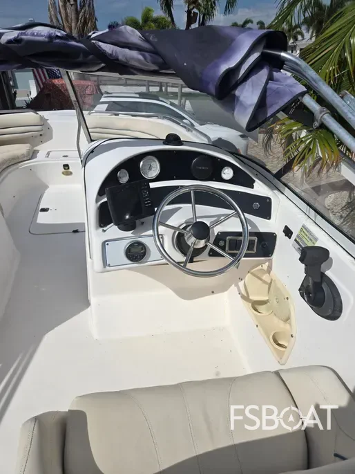 2004 Hurricane Sun Deck 237 - Media 6