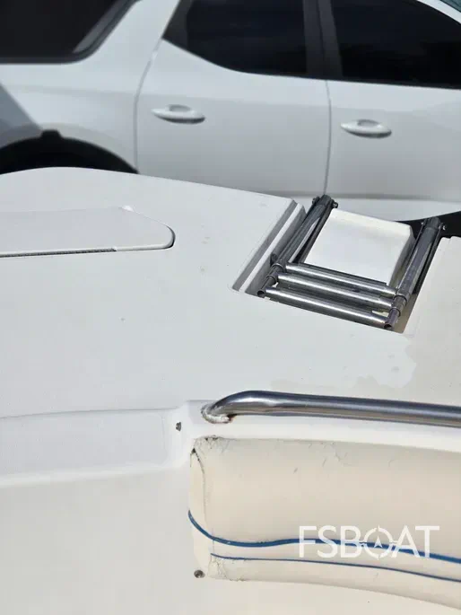 2004 Hurricane Sun Deck 237 - Media 15