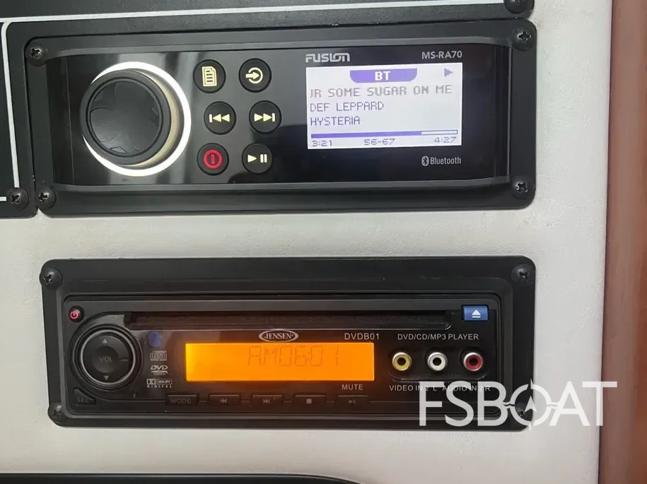 2010 Crownline 260 CR - Media 12