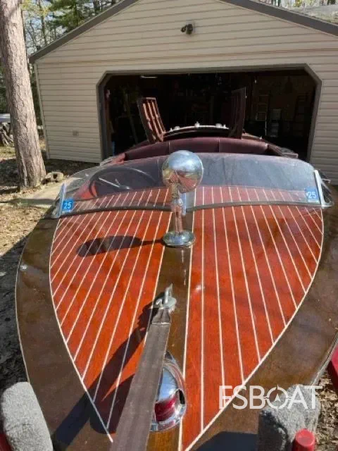 1938 Chris-Craft Custom Deluxe Runabout - Media 3