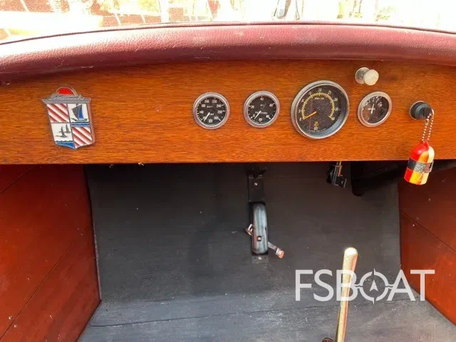 1938 Chris-Craft Custom Deluxe Runabout - Media 7