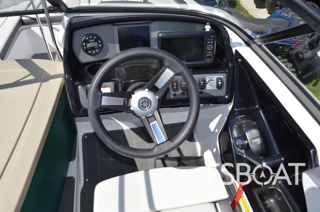 2023 Yamaha Boats SX190 - Media 9