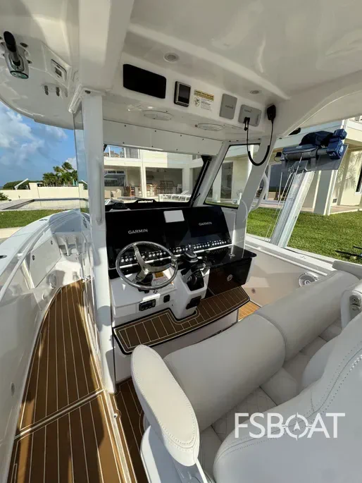 2018 Everglades 335 CC - Media 6