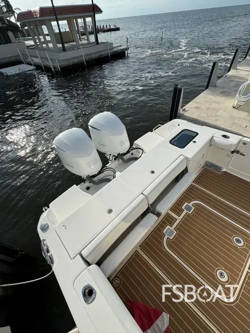 2018 Everglades 335 CC - Media 3