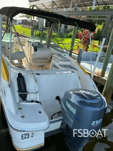 2008 Hurricane Sun Deck 24 - Media 3
