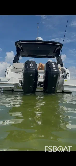 2025 Cruisers Yachts 34 GLS - Media 4