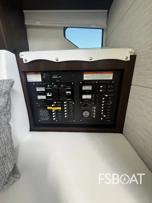 2025 Cruisers Yachts 34 GLS - Media 9