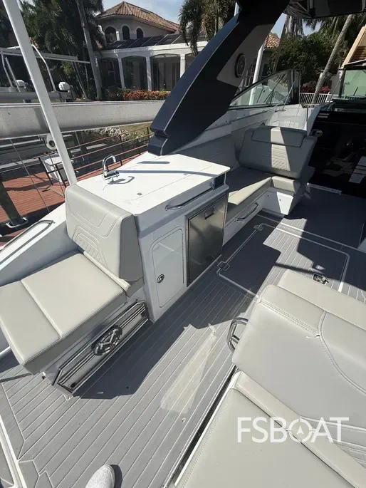 2025 Cruisers Yachts 34 GLS - Media 8
