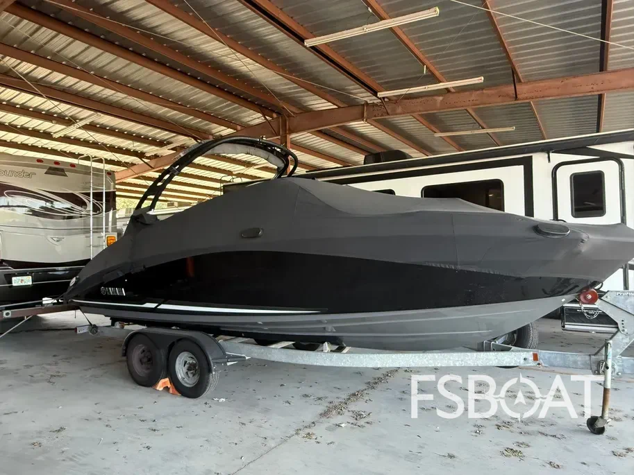 2019 Yamaha Boats 242 Limited S - Media 4
