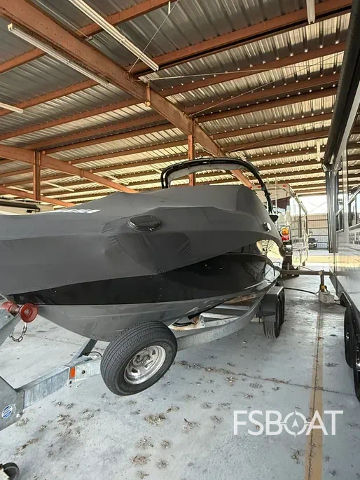 2019 Yamaha Boats 242 Limited S - Media 13