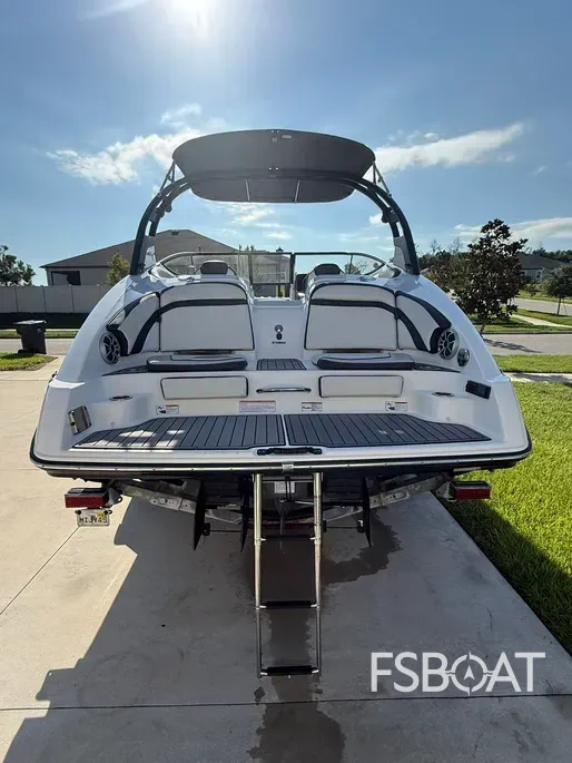 2019 Yamaha Boats 242 Limited S - Media 22