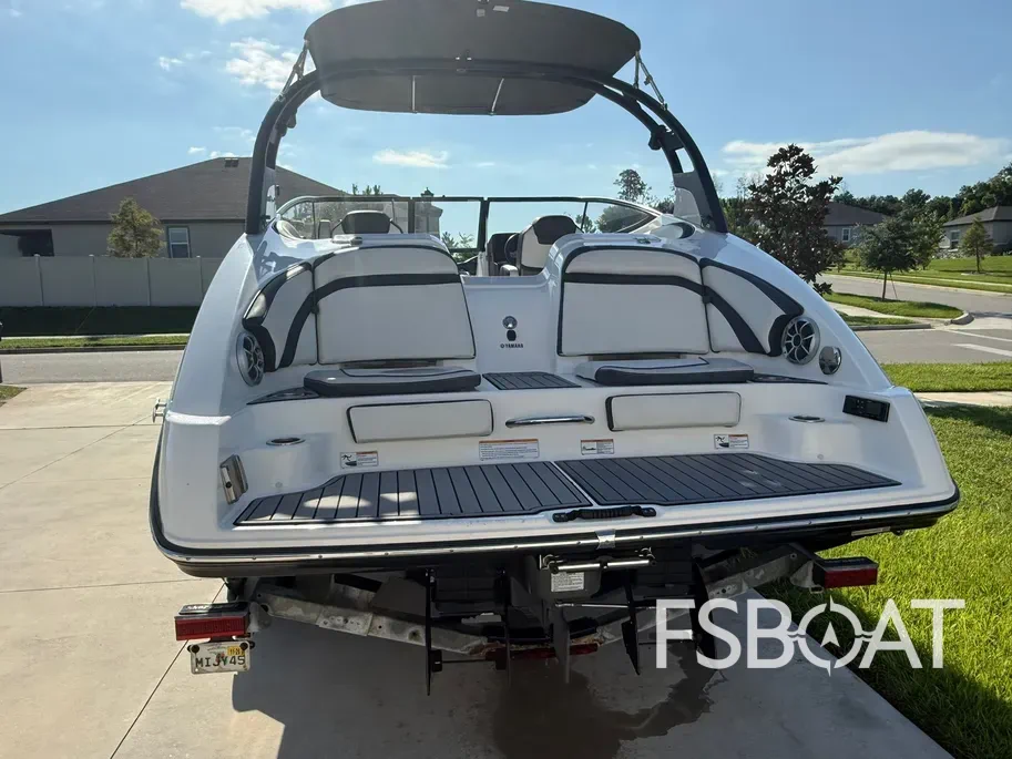 2019 Yamaha Boats 242 Limited S - Media 18