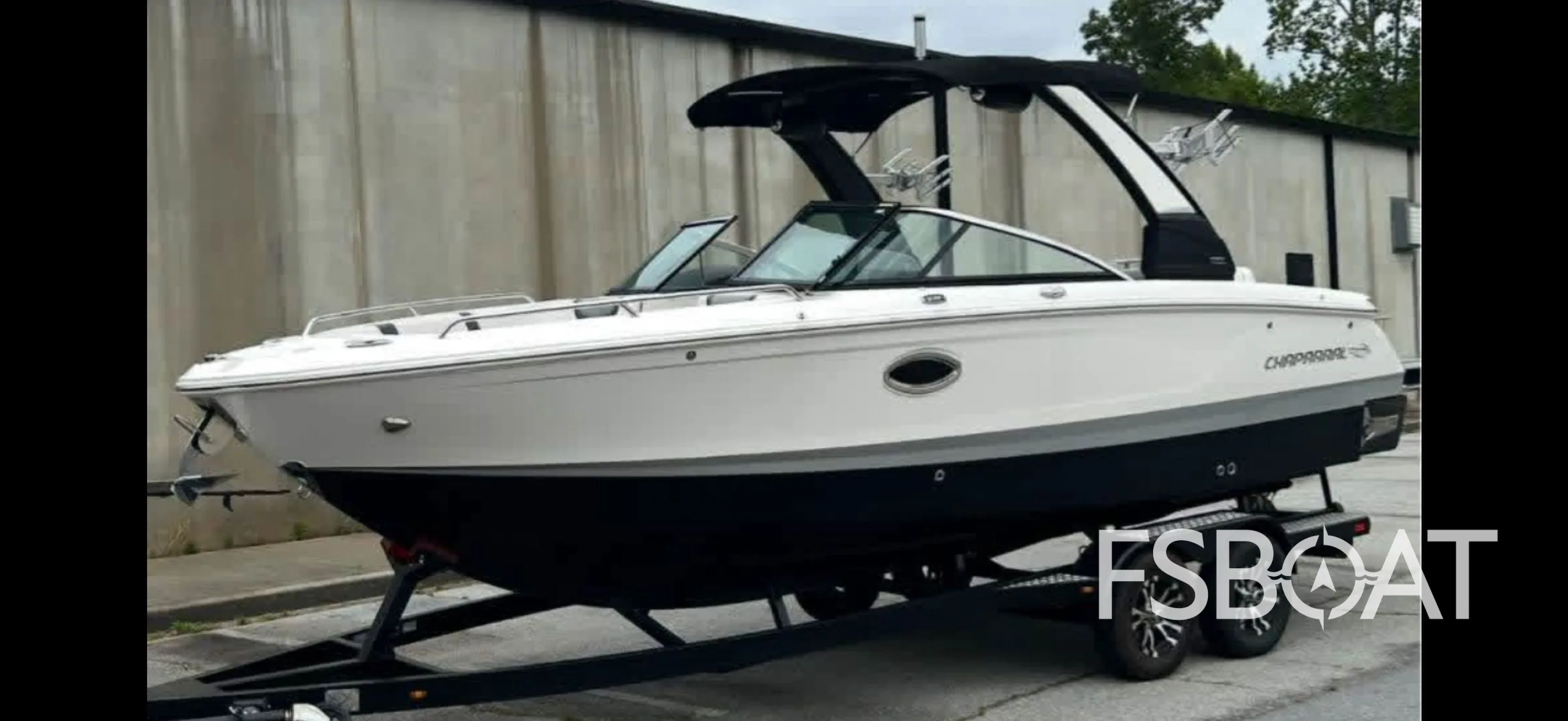 2021 Chaparral 26 Surf - Media 3