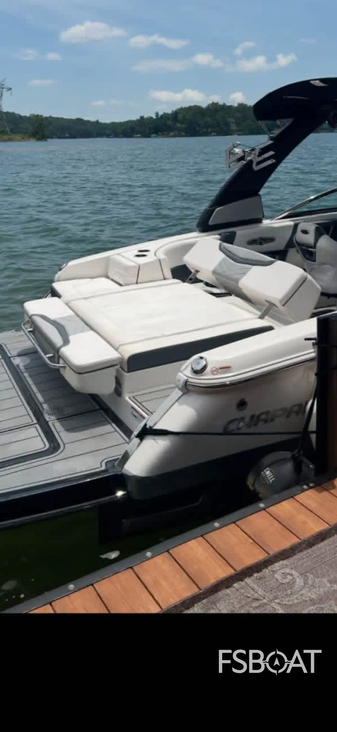 2021 Chaparral 26 Surf - Media 4