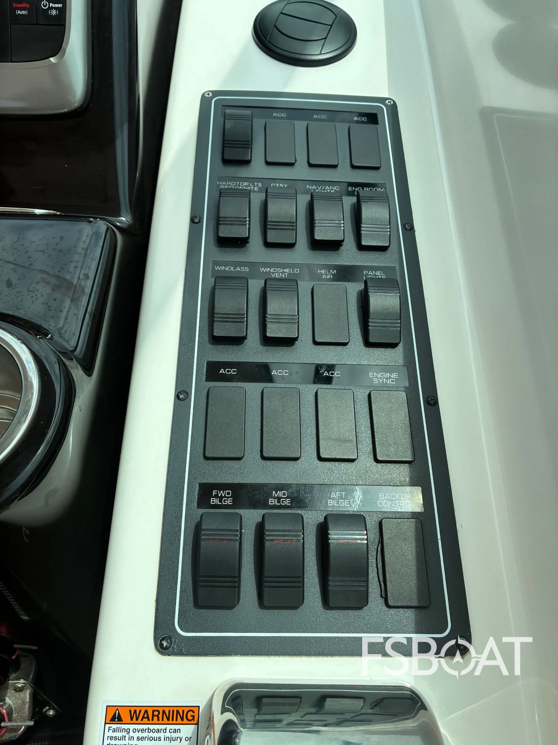 2005 Tiara Yachts Sovran 3600 - Media 22