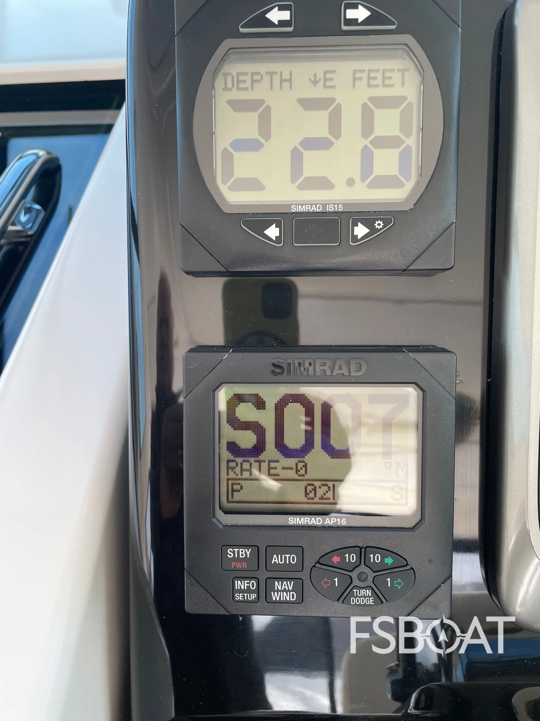2005 Tiara Yachts Sovran 3600 - Media 23
