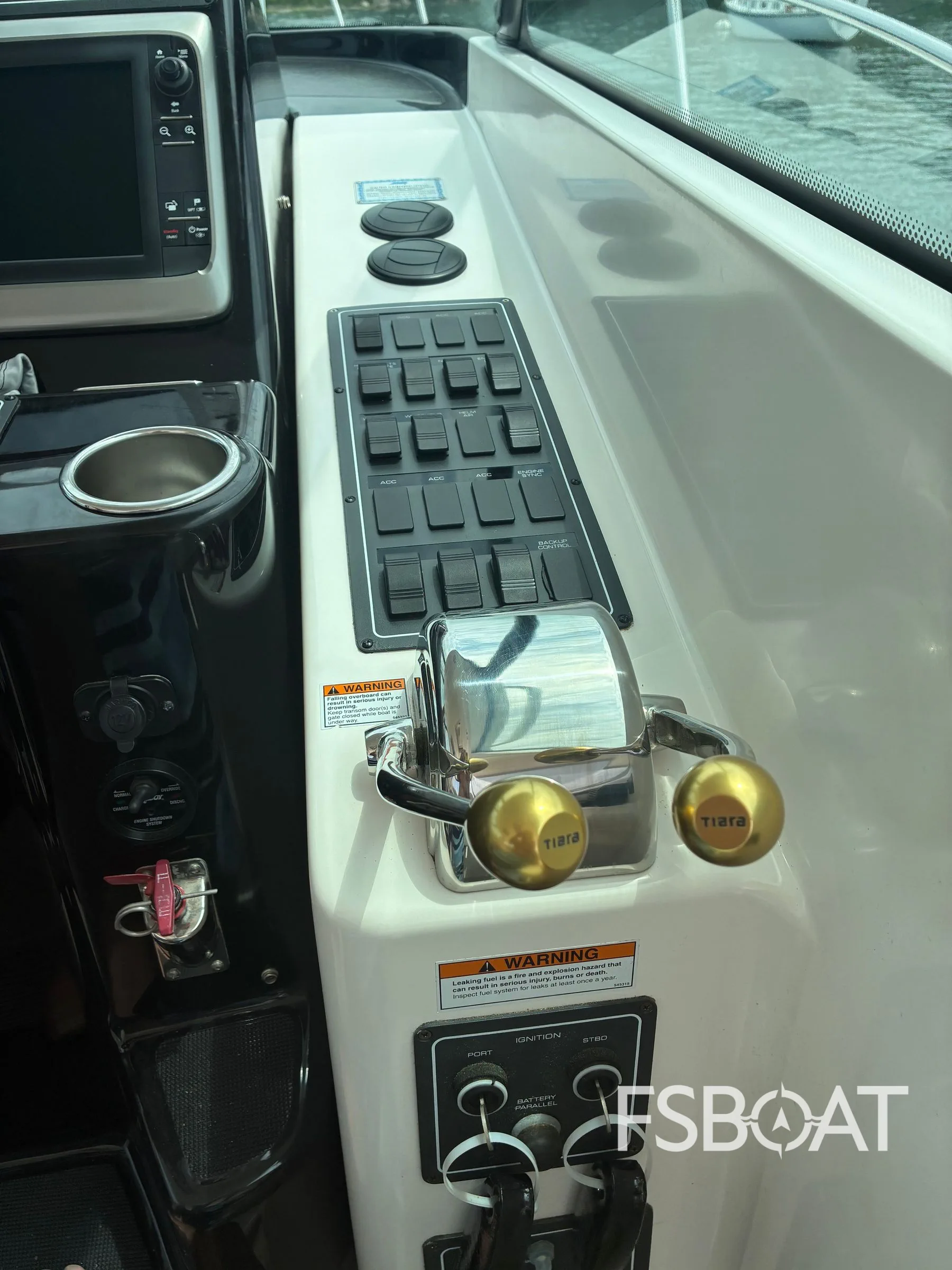 2005 Tiara Yachts Sovran 3600 - Media 21