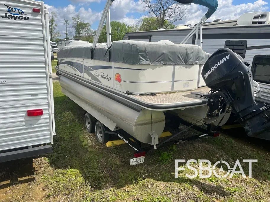 2008 Sun Tracker Party Barge 22SF - Media 9
