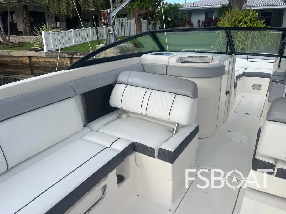 2016 Sea Ray 270 Sundeck Outboard - Media 14